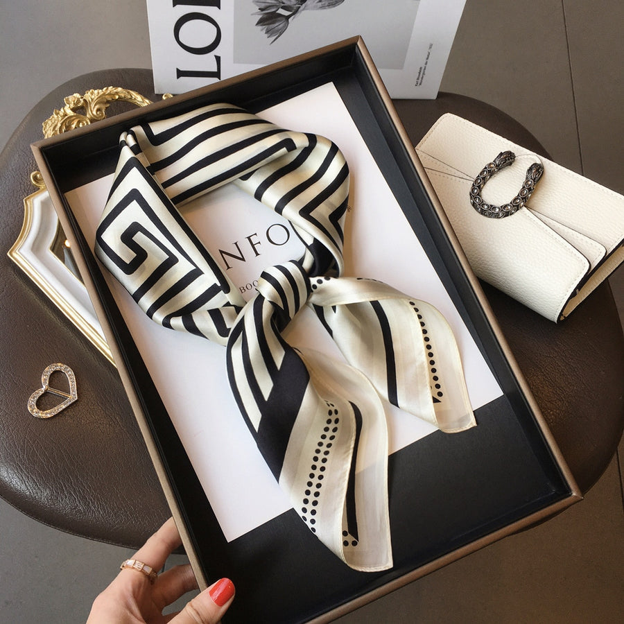 Foulard en soie "L’Élégante"