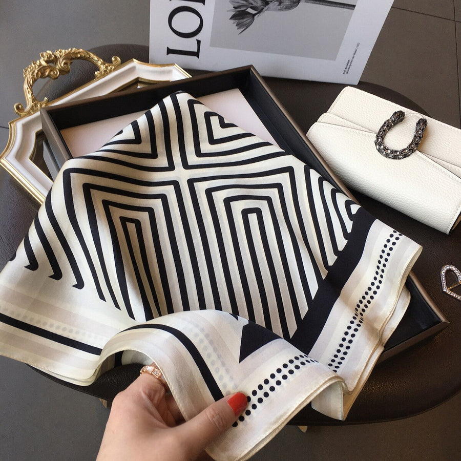 Foulard en soie "L’Élégante"