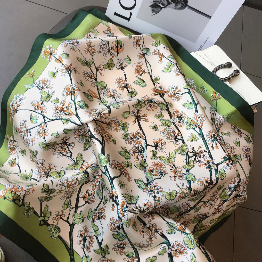 Foulard en soie "Soirée au Louvre"