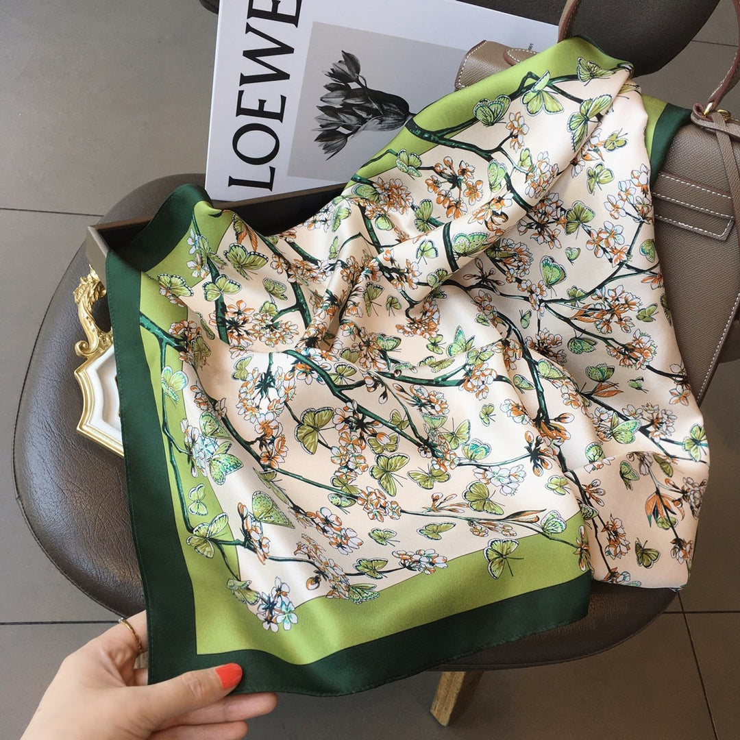 Foulard en soie "Soirée au Louvre"