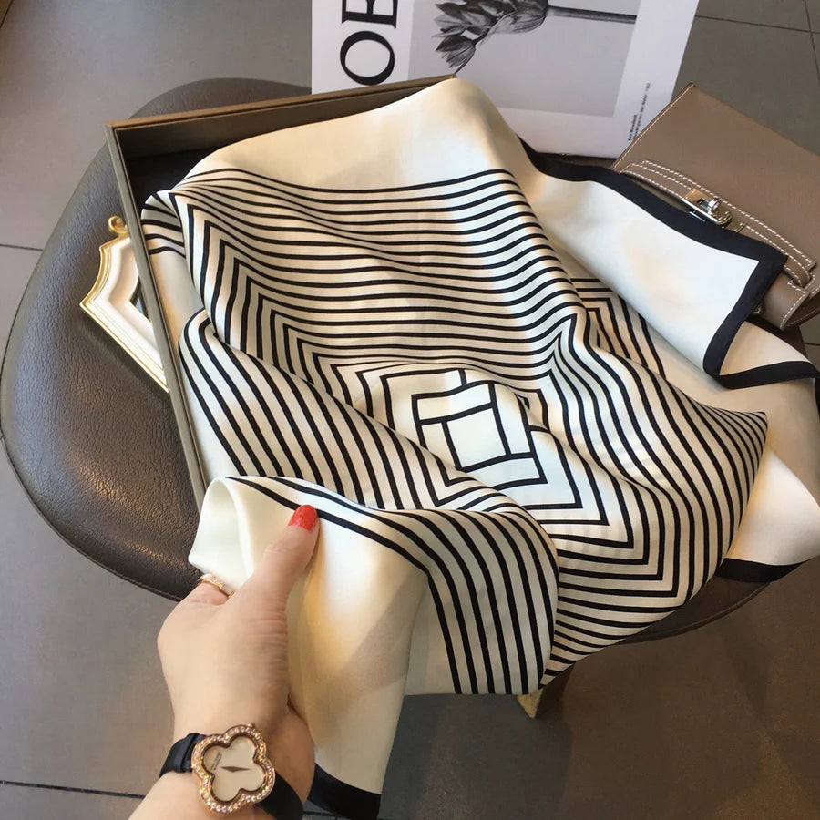 Foulard en soie "La Parisienne"