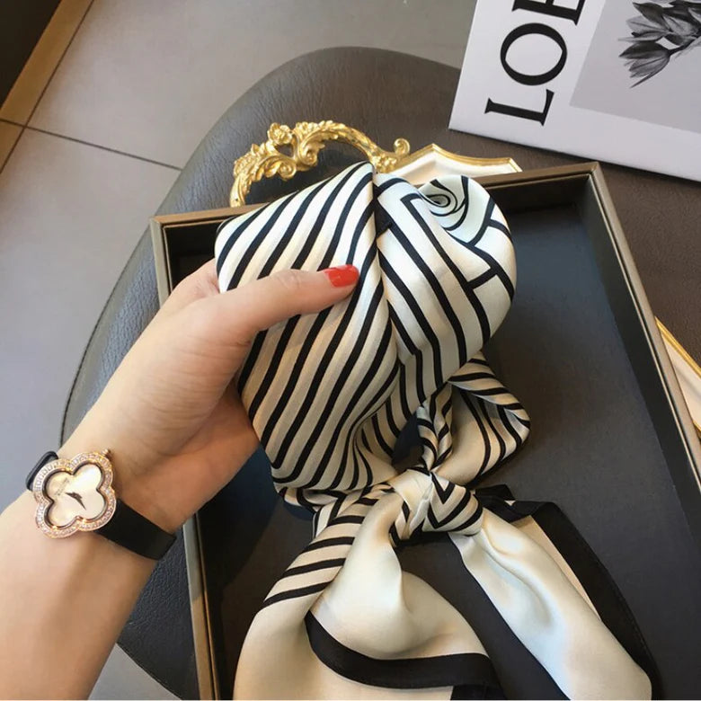 Foulard en soie "La Parisienne"