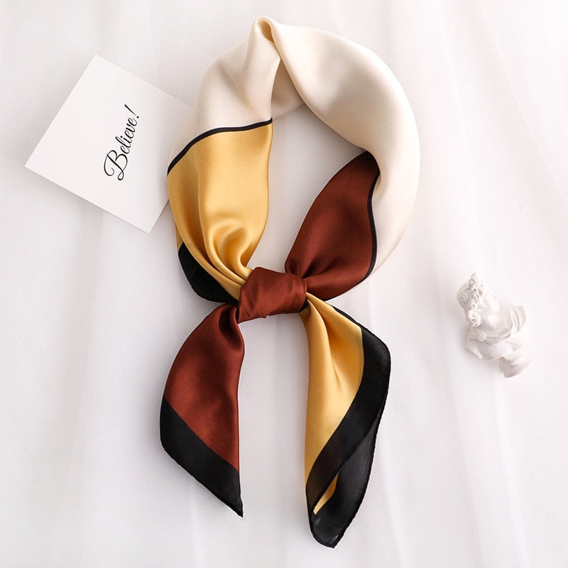 Foulard en soie "Éclat d’Ivoire"
