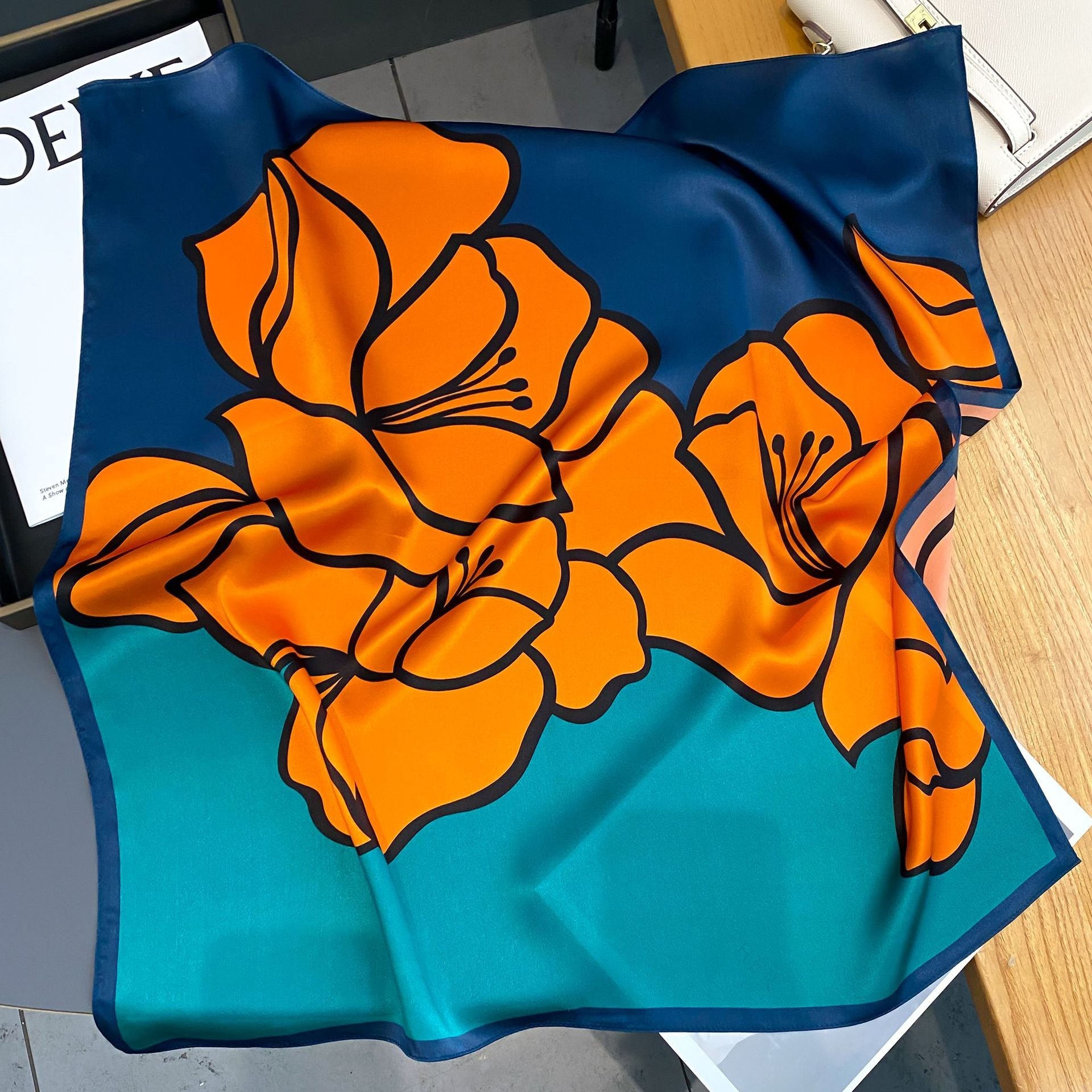 Foulard en soie "Promenade Rive Gauche"