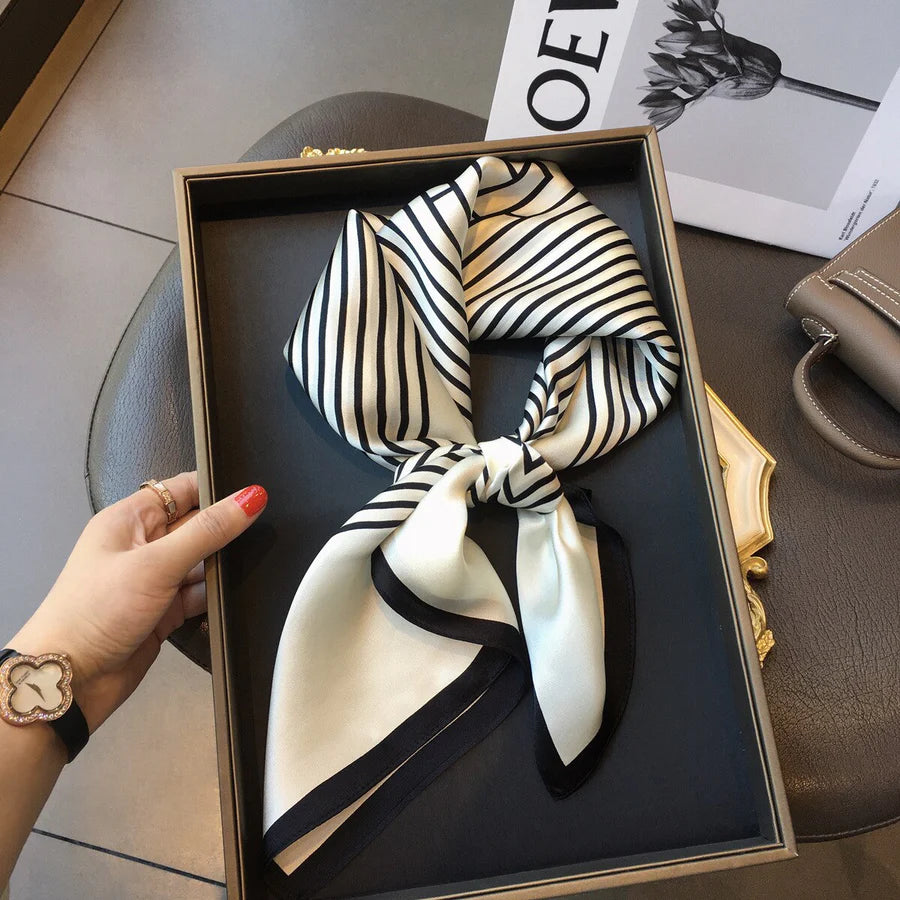 Foulard en soie "La Parisienne"